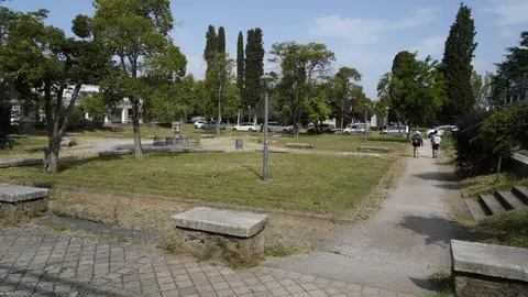 Plaza del poblado de Compostilla en Ponferrada, paso del Camino de Santiago. / CÉSAR SÁNCHEZ