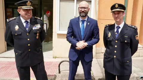 Toma de posesión del nuevo inspector jefe de la Comisaría Local de Astorga, Francisco Javier Martín García, con la presencia del Jefe Superior de Policía de Castilla y León, Juan Carlos Hernández Muñoz, y del subdelegado del Gobierno, Héctor Alaiz Moretón, además del comisario principal jefe provincial de la Comisaría de León, Miguel Ángel del Diego Ballesteros./ CAMPILLO