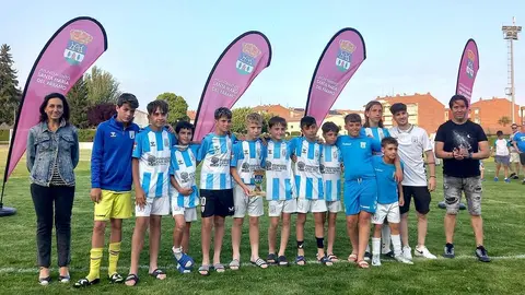 El CD Covadonga se proclamó campeón de la II edición del Torneo Alevín de Fútbol 7 celebrado el pasado sábado, 7 de junio, en Santa María del Páramo. El evento reunió a más de 150 niños de entre 10 y 11 años, pertenecientes a 12 equipos procedentes de Asturias, Palencia, Valladolid, Zamora y León