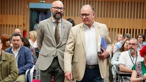 El director general del SEPE, Gerardo Gutiérrez Ardoy, inaugura las XX Jornadas Técnicas del Observatorio de las Ocupaciones del Servicio Público de Empleo Estatal, SEPE, acompañado por el subdelegado de Gobierno en León, Héctor Alaiz Moretón; el subdirector general de Estadística e Información, Federico Muñiz; la directora provincial del SEPE de León, Elena Ruiz Montero, y José María Pérez, Peridis./ CAMPILLO