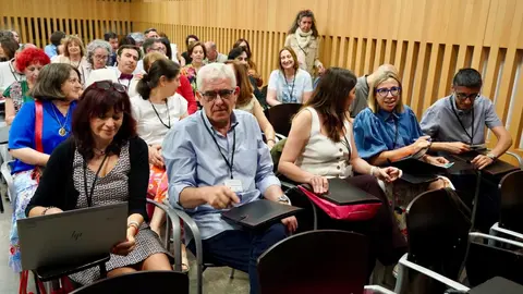 El director general del SEPE, Gerardo Gutiérrez Ardoy, inaugura las XX Jornadas Técnicas del Observatorio de las Ocupaciones del Servicio Público de Empleo Estatal, SEPE, acompañado por el subdelegado de Gobierno en León, Héctor Alaiz Moretón; el subdirector general de Estadística e Información, Federico Muñiz; la directora provincial del SEPE de León, Elena Ruiz Montero, y José María Pérez, Peridis./ CAMPILLO