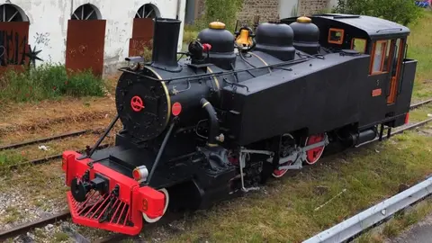La locomotora regresa a su casa.