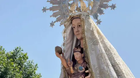 La tradicional romería en honor a la Virgen del Villar es símbolo religioso de Carrizo de la Ribera, de su monasterio cisterciense y de una buena parte de la comarca del Alto Órbigo. Fotos: Diócesis de León