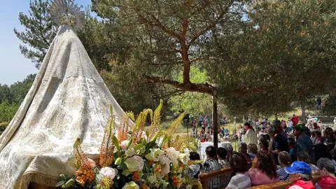 La tradicional romería en honor a la Virgen del Villar es símbolo religioso de Carrizo de la Ribera, de su monasterio cisterciense y de una buena parte de la comarca del Alto Órbigo. Fotos: Diócesis de León