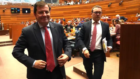 El presidente de la Junta Alfonso Fernández Mañueco en la segunda sesión del Pleno de las Cortes. Foto: Miriam Chacón.