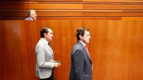 El presidente de la Junta Alfonso Fernández Mañueco en la segunda sesión del Pleno de las Cortes. Foto: Miriam Chacón.