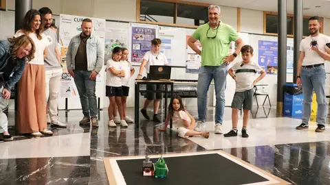 Competición de robots de 'minisumo' en Industriales