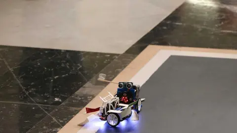 Competición de robots de 'minisumo' en Industriales