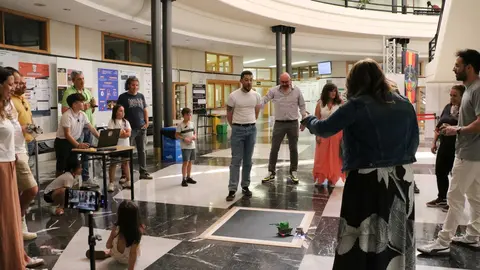 Competición de robots de 'minisumo' en Industriales