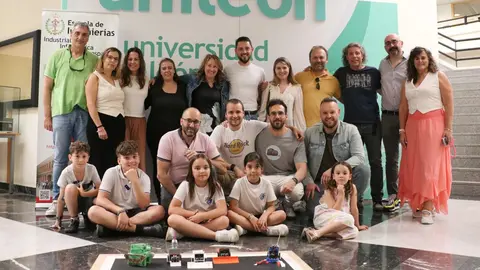 Competición de robots de 'minisumo' en Industriales