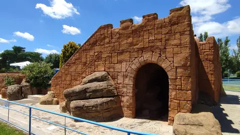 El parque acuático coyantino, uno de los más grandes del noroeste español, arranca su temporada con renovaciones y su popular parque de aventura