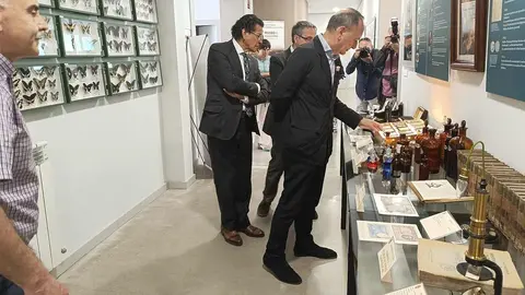 La ULE recibe con “honor y responsabilidad” la exposición ‘Cajal, su obra científica, artística y literaria’ donada por la Fundación Pro-Neurociencias