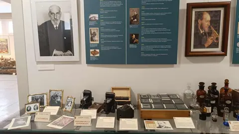 La ULE recibe con “honor y responsabilidad” la exposición ‘Cajal, su obra científica, artística y literaria’ donada por la Fundación Pro-Neurociencias.