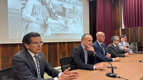 La ULE recibe con “honor y responsabilidad” la exposición ‘Cajal, su obra científica, artística y literaria’ donada por la Fundación Pro-Neurociencias. Foto: Ayto León