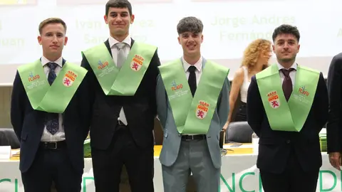 La Universidad de León gradúa a una nueva generación de educadores físicos comprometidos con una sociedad más activa, saludable y humana. Fotos: ULE