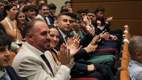 La Universidad de León gradúa a una nueva generación de educadores físicos comprometidos con una sociedad más activa, saludable y humana. Fotos: ULE