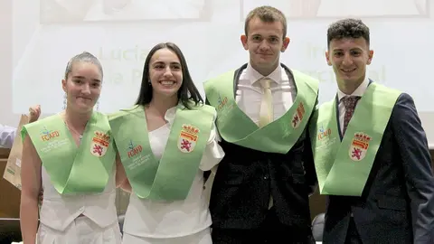 La Universidad de León gradúa a una nueva generación de educadores físicos comprometidos con una sociedad más activa, saludable y humana. Fotos: ULE