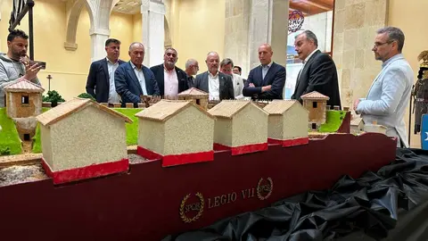 Roma revive en León: la Cofradía del Dulce Nombre inaugura una exposición con historia, arte y miniaturas. Fotos: Ayto León