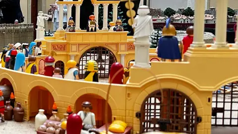 Roma revive en León: la Cofradía del Dulce Nombre inaugura una exposición con historia, arte y miniaturas. Fotos: Ayto León