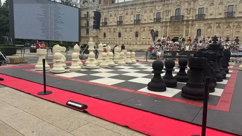 Éxito rotundo del torneo infantil 'Pequeños Gigantes' en la plaza de San Marcos de León. Fotos: Ayuntamiento de León.