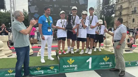 Éxito rotundo del torneo infantil 'Pequeños Gigantes' en la plaza de San Marcos de León. Fotos: Ayuntamiento de León.
