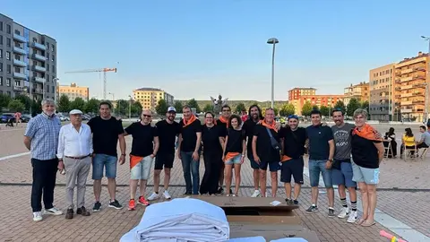 Tradición y diversión se dan cita en La Lastra con la degustación de bollos preñaos.