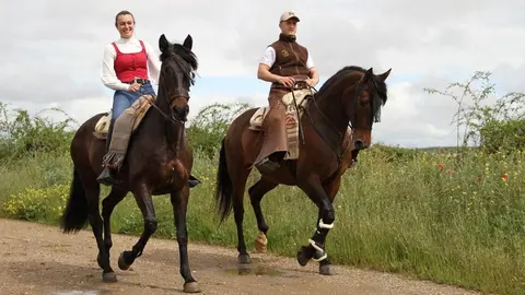 Raquel Fernández disfrutando de un paseo a caballo.