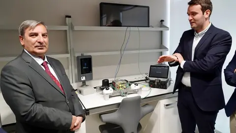 El consejero de Movilidad y Transformación Digital, José Luis Sanz Merino, visita las instalaciones del Centro de Control de Transportes de Castilla y León. Foto: Campillo.