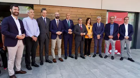 El consejero de Movilidad y Transformación Digital, José Luis Sanz Merino, visita las instalaciones del Centro de Control de Transportes de Castilla y León. Foto: Campillo.