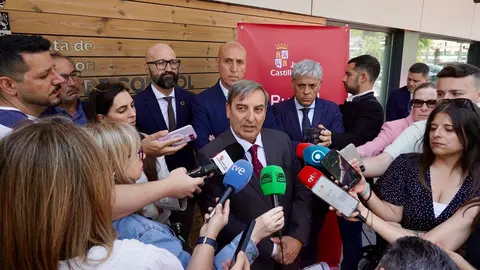 El consejero de Movilidad y Transformación Digital, José Luis Sanz Merino, visita las instalaciones del Centro de Control de Transportes de Castilla y León. Foto: Campillo.