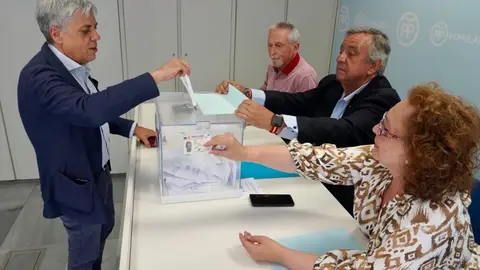 La presidenta del Partido Popular de León y vicesecretaria nacional de Sanidad y Educación, Ester Muñoz, defendió este lunes la figura de Alberto Núñez Feijóo como “el futuro que merece” España frente a un pasado que, “tal y como se ha visto hoy en televisión” está “demacrado y pintado”. Foto: Campillo