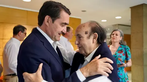 La presidenta del Partido Popular de León y vicesecretaria nacional de Sanidad y Educación, Ester Muñoz, defendió este lunes la figura de Alberto Núñez Feijóo como “el futuro que merece” España frente a un pasado que, “tal y como se ha visto hoy en televisión” está “demacrado y pintado”. Foto: Campillo