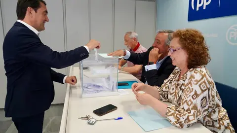 La presidenta del Partido Popular de León y vicesecretaria nacional de Sanidad y Educación, Ester Muñoz, defendió este lunes la figura de Alberto Núñez Feijóo como “el futuro que merece” España frente a un pasado que, “tal y como se ha visto hoy en televisión” está “demacrado y pintado”. Foto: Campillo