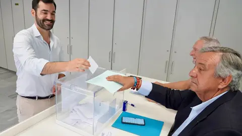 La presidenta del Partido Popular de León y vicesecretaria nacional de Sanidad y Educación, Ester Muñoz, defendió este lunes la figura de Alberto Núñez Feijóo como “el futuro que merece” España frente a un pasado que, “tal y como se ha visto hoy en televisión” está “demacrado y pintado”. Foto: Campillo