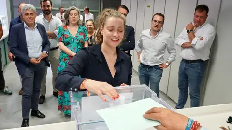 La presidenta del Partido Popular de León y vicesecretaria nacional de Sanidad y Educación, Ester Muñoz, defendió este lunes la figura de Alberto Núñez Feijóo como “el futuro que merece” España frente a un pasado que, “tal y como se ha visto hoy en televisión” está “demacrado y pintado”. Foto: Campillo