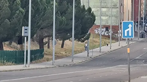 Desde este lunes, los dos nuevos radares fijos instalados en León ya disponen de cámara de control de velocidad validada y están en disposición de sancionar a los vehículos que superen los límites establecidos.
