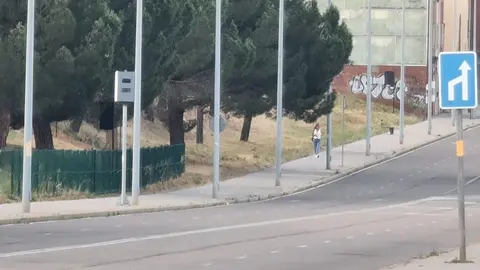 Desde este lunes, los dos nuevos radares fijos instalados en León ya disponen de cámara de control de velocidad validada y están en disposición de sancionar a los vehículos que superen los límites establecidos.