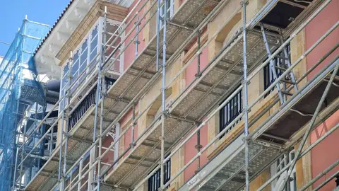 El objetivo es mejorar su aspecto exterior en uno de los últimos palacetes de la avenida principal de la ciudad tras los trabajos en la techumbre y última planta.