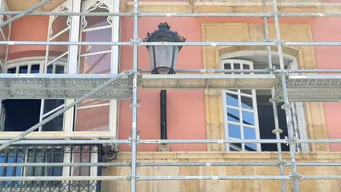 El objetivo es mejorar su aspecto exterior en uno de los últimos palacetes de la avenida principal de la ciudad tras los trabajos en la techumbre y última planta.