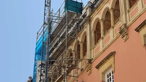 El objetivo es mejorar su aspecto exterior en uno de los últimos palacetes de la avenida principal de la ciudad tras los trabajos en la techumbre y última planta.