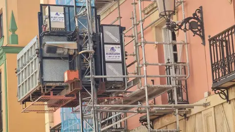 El objetivo es mejorar su aspecto exterior en uno de los últimos palacetes de la avenida principal de la ciudad tras los trabajos en la techumbre y última planta.