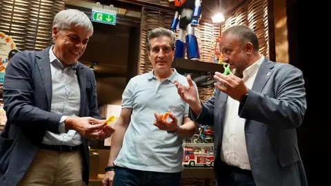El Museo de los Pueblos Leoneses abre al público Un viaje nostálgico, una exposición gratuita de más de 200 juguetes antiguos con fines solidarios. Fotos: Campillo | Diputación