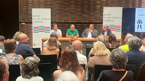 El Museo de los Pueblos Leoneses abre al público Un viaje nostálgico, una exposición gratuita de más de 200 juguetes antiguos con fines solidarios. Fotos: Campillo | Diputación