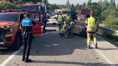 El vehículo accidentado, en una imagen de la Policía Local de León.