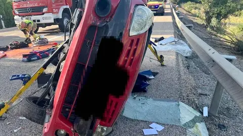 El vehículo accidentado, en una imagen de la Policía Local de León.