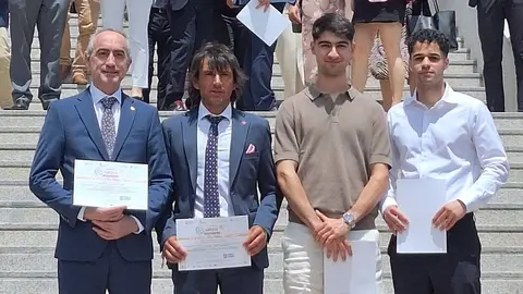 Jesús Seco Calvo y Diego Fernández Lázaro y los ganadores del 3º premio David Alegre González y Darío Álvarez González, ambos egresados de la ULE.