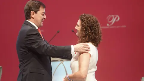 El poeta Juan Antonio González Iglesias apela a la poesía y la humanidad en una ceremonia marcada por la emoción, donde brillaron María Caamaño, los astronautas leoneses y la ingeniera Elena García Armada. Fotos: Rubén Cacho