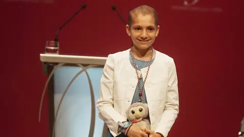 El poeta Juan Antonio González Iglesias apela a la poesía y la humanidad en una ceremonia marcada por la emoción, donde brillaron María Caamaño, los astronautas leoneses y la ingeniera Elena García Armada. Fotos: Rubén Cacho