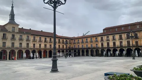 La emblemática Plaza Mayor de León, en el corazón del Casco Histórico, tras su remodelación./ A.F.R.