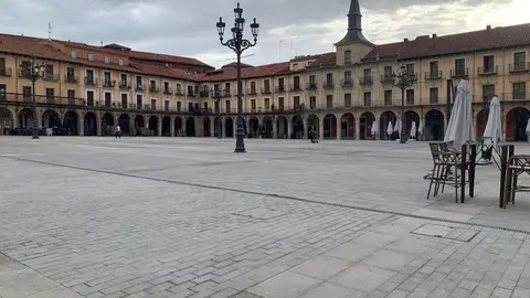 La emblemática Plaza Mayor de León, en el corazón del Casco Histórico, tras su remodelación./ A.F.R.